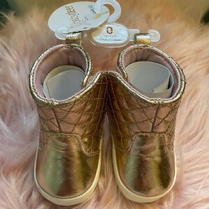 *NWT* Baby Deer Gold 0-2 Month Baby Boots